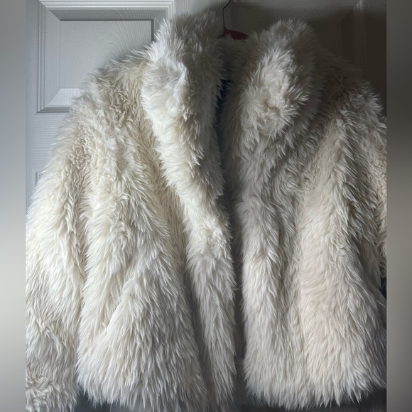 Faux Fur Coat - Picture 6 of 16